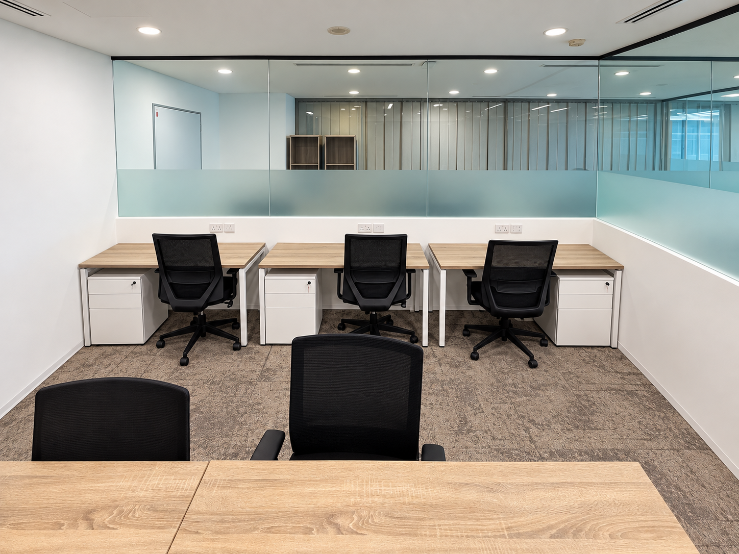 Room 1101 with internal setting, 5 workstations at HarbourFront Tower 2