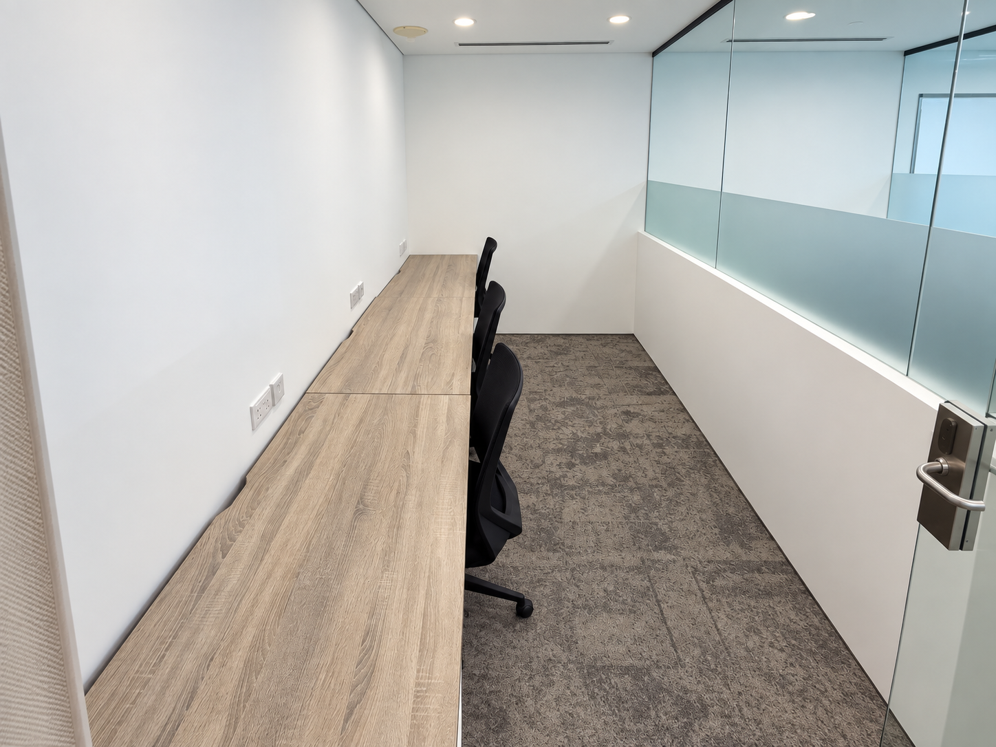 Room 1120 with internal setting, 3 workstations at HarbourFront Tower 2