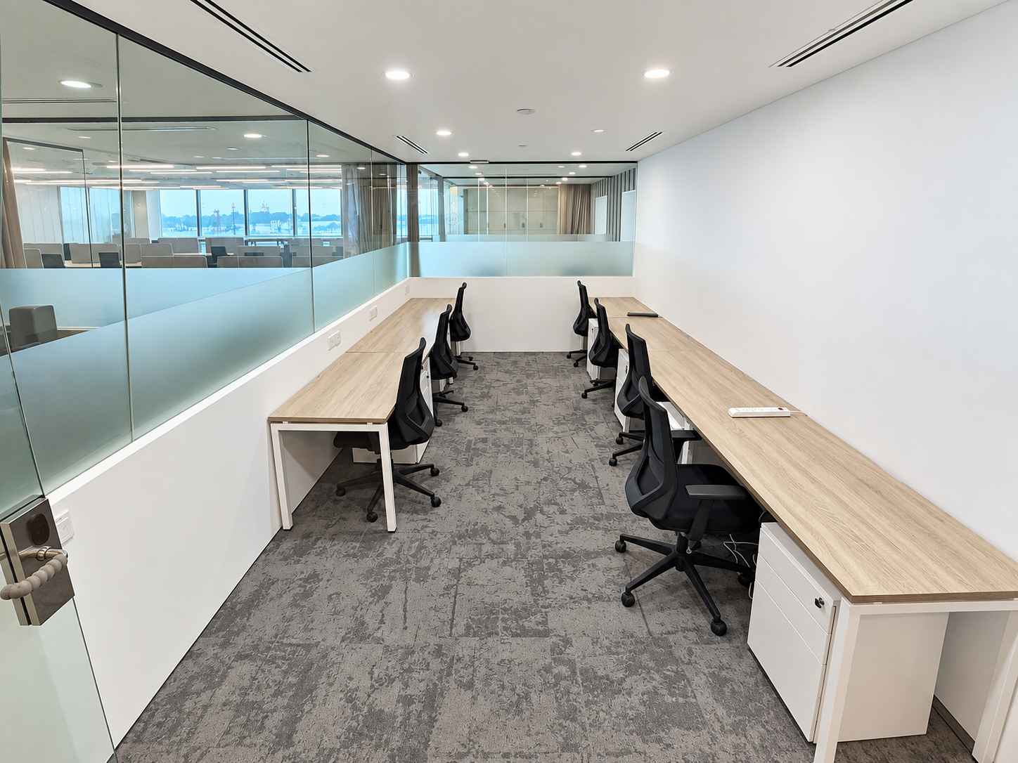 Room 1138 with internal setting, 6 workstations at HarbourFront Tower 2