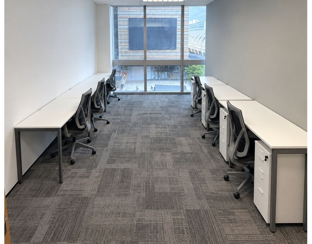 Room 449, a 8-workstation window office at Paya Lebar Quarter 1